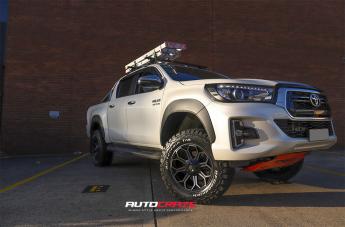 TOYOTA HILUX N80 4WD REPLAY GLOSS BLACK MACHINED DARK TINT